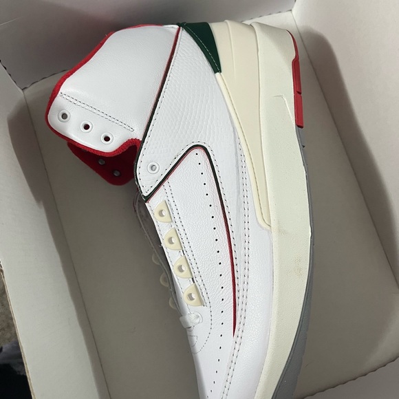 Air Jordan 2 Retro White and Red - Picture 5 of 8